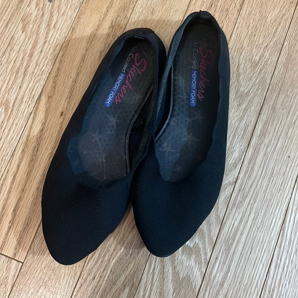 Skechers Cooled Memory Foam Flats​